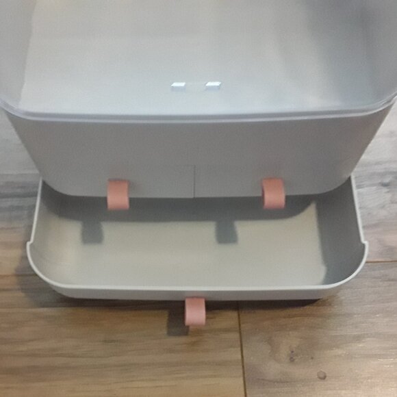 Cosmetic storage box w/dust free lid, top compartment, Excellent Condition - Picture 3 of 6